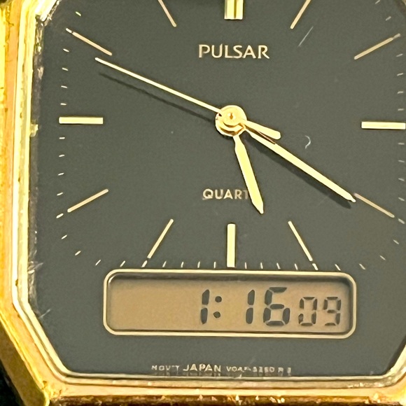 Vintage Men's Pulsar Gold Tone Watch - Picture 15 of 15